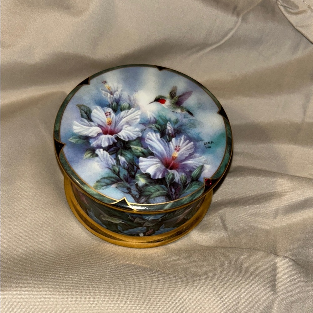 1994 Ardleigh-Elliott Floral Music Box with Hummingbird Design